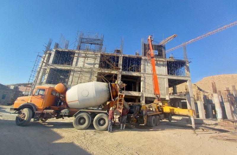 تصویر خبر بتن ریزی دیواربرشی ، ستون و سقف در دو روز متوالی 