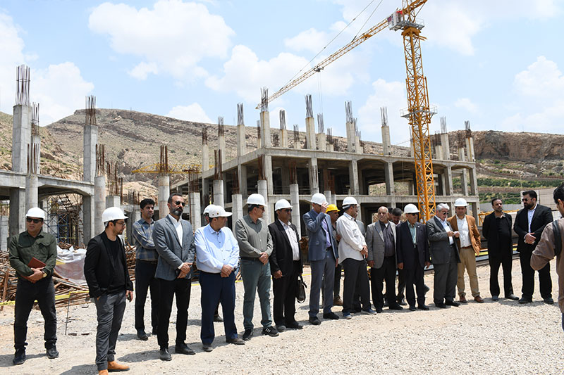 تصویر خبر عقد قرارداد خاک برداری ظلع شمالی بیمارستان و اجرای سازه ساختمان جنبی به ارزش ده میلیارد تومان 