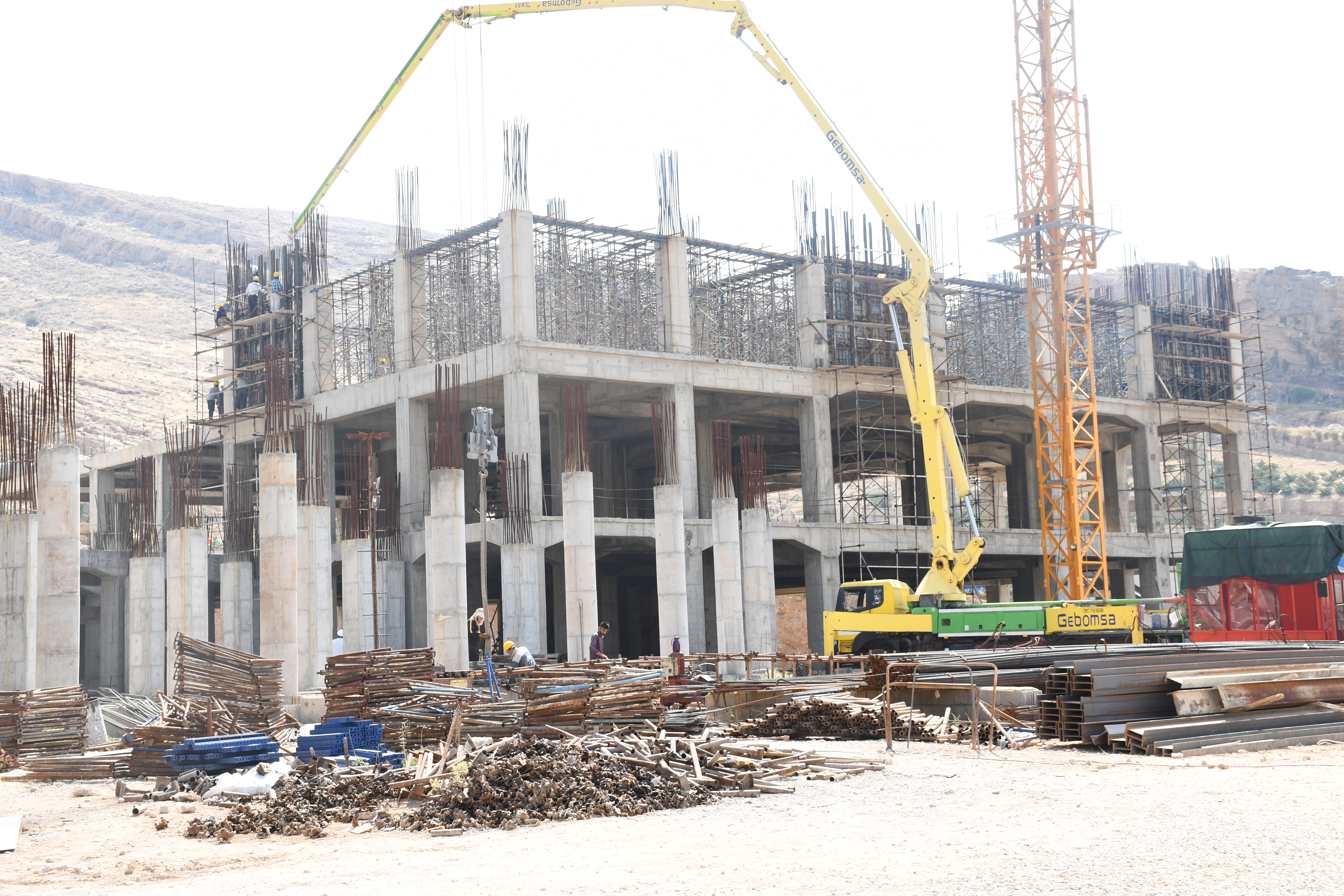 تصویر خبر بتن ریزی دیوار برشی بلوک چهار