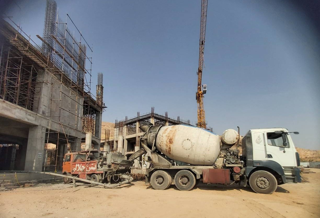 تصویر خبر بتن ریزی دیواربرشی طبقه همکف بلوک دو انجام شد.